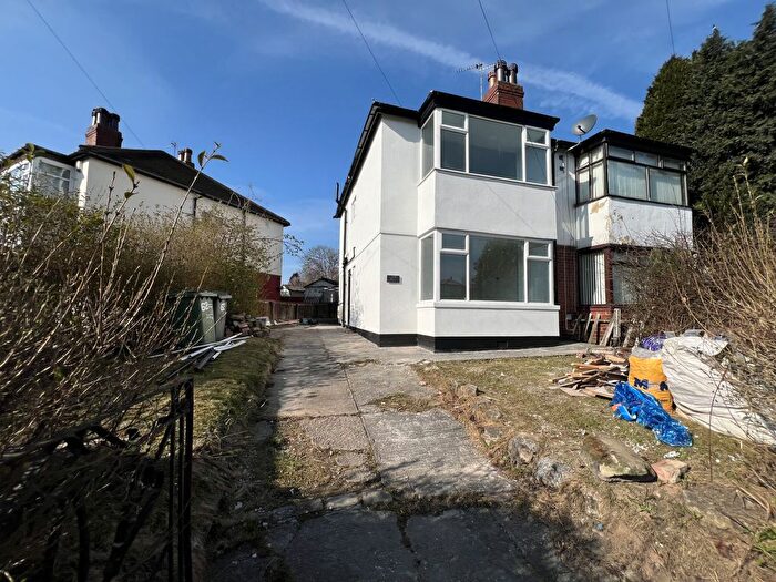 3 Bedroom Semi-Detached House To Rent In Gipton Wood Road, Leeds, West Yorkshire, LS8