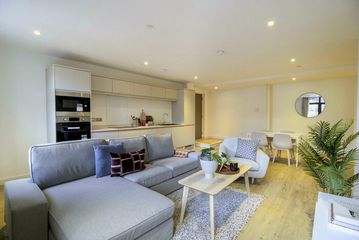 2 Bedroom Apartment To Rent In Devonshire House, Leeds, LS1