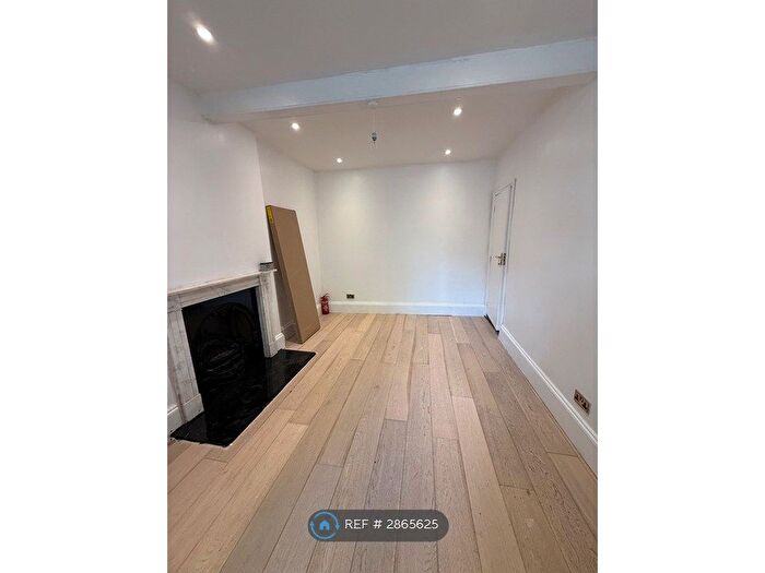 2 Bedroom Flat To Rent In High Road, Chigwell, IG7