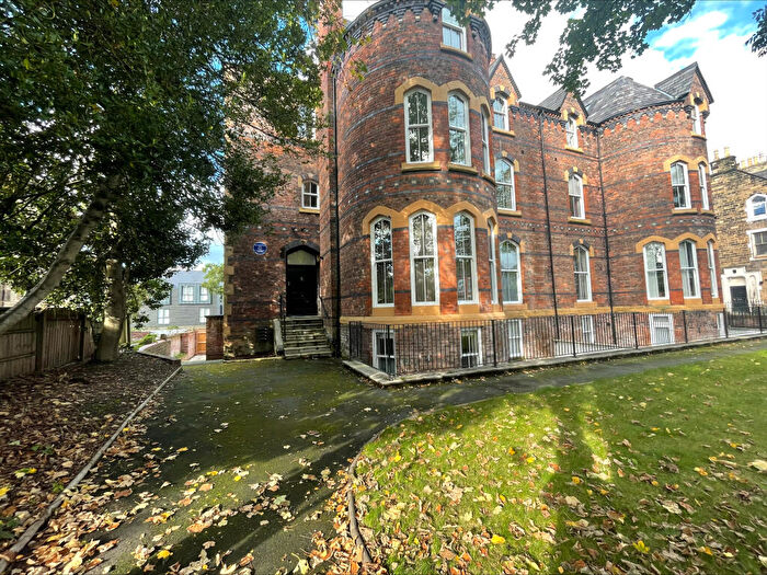 3 Bedroom Flat To Rent In Park Road South, Prenton, Wirral, CH43