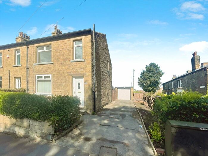3 Bedroom End Of Terrace House To Rent In Long Lane, Huddersfield, West Yorkshire, HD5