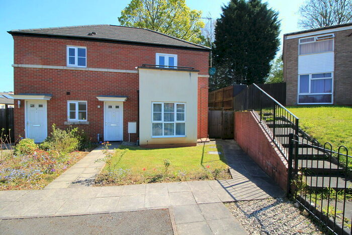 2 Bedroom Ground Maisonette To Rent In Cambridge Crescent, Edgbaston, B15