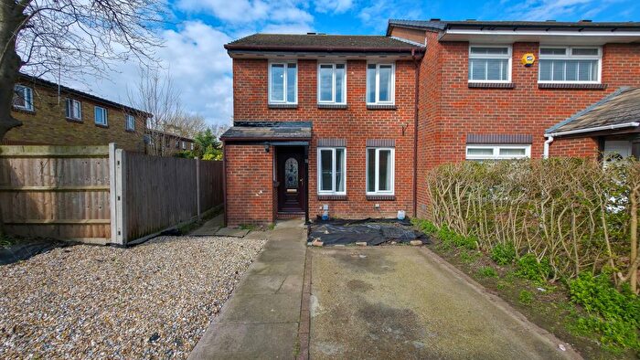 3 Bedroom End Terrace House To Rent In Carronade Place, West Thamesmead, London, SE28