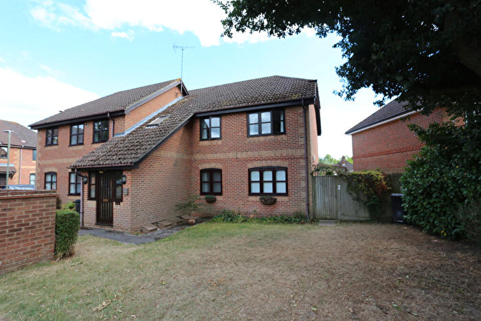 2 Bedroom Flat For Sale In Temple Mews, Woodley, RG5