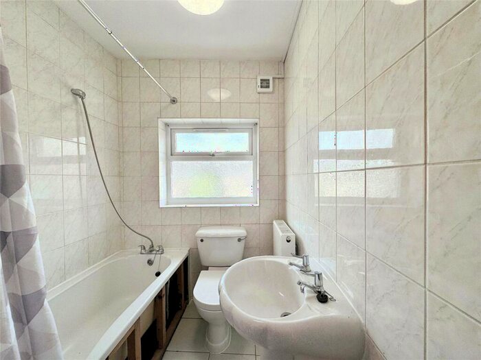 2 Bedroom Flat To Rent In Canterbury Street, Gillingham, Kent, ME7