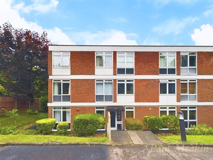 2 Bedroom Flat For Sale In The Pines, Purley, CR8