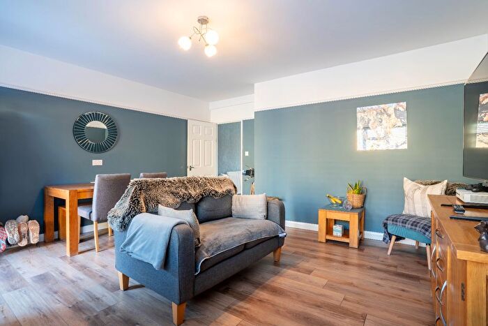 4 Bedroom End Of Terrace House For Sale In Punch Croft, Longfield, DA3