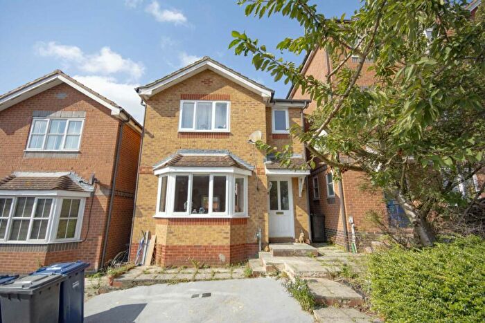 3 Bedroom Detached House To Rent In Lampeter Close, London, NW9