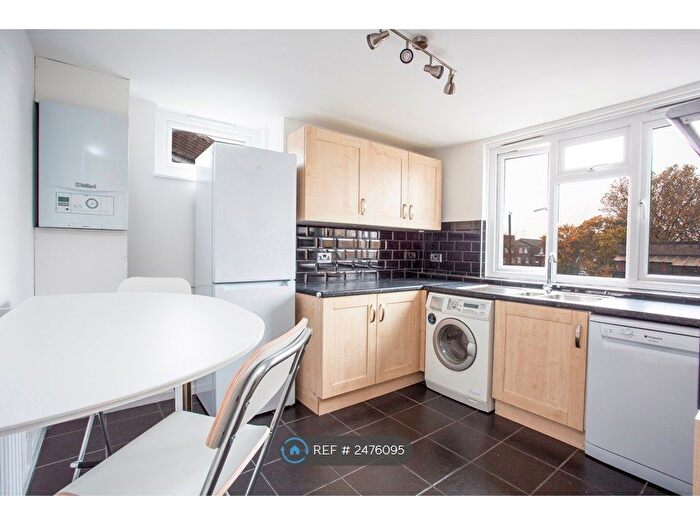 3 Bedroom Flat To Rent In Hoskins Close, London, E16
