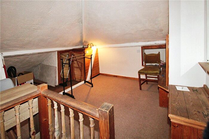 1 Bedroom Flat To Rent In St. John's Hill, London, SW11