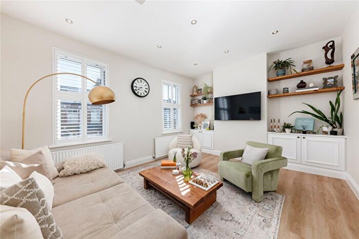 2 Bedroom Flat For Sale In Camborne Road, London, SW18