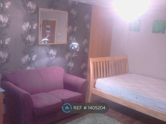 Studio To Rent In Lower Rock Gardens, Brighton, BN2