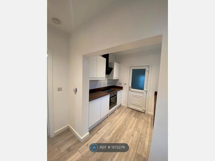 3 Bedroom Semi-Detached House To Rent In Mauncer Crescent, Sheffield, S13