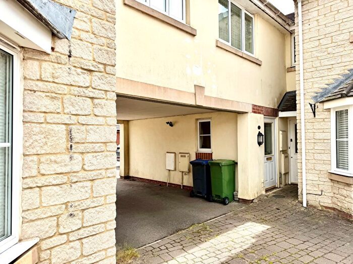 1 Bedroom Maisonette For Sale In Honeysuckle Close, Calne, SN11