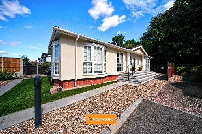 2 Bedroom Park Home For Sale In Residential Park, Caddington, LU1