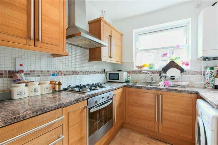 2 Bedroom Flat To Rent In Werter Road, Putney, SW15