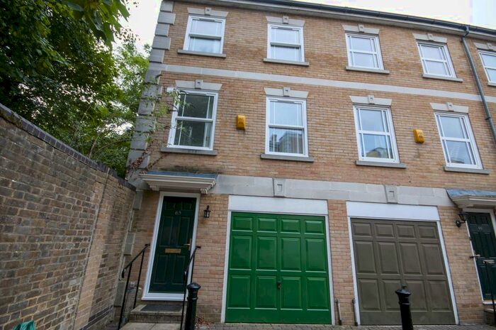 4 Bedroom Apartment To Rent In Clarence Mews Surrey Quays Rotherhithe London, SE16