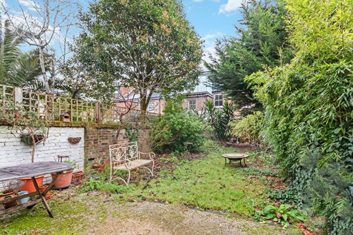 1 Bedroom Flat For Sale In Loftus Road, Shepherd's Bush, London, W12