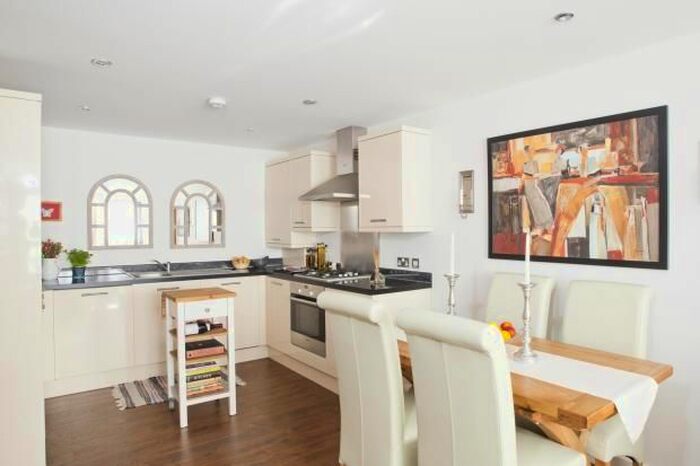2 Bedroom Flat To Rent In Regency Court, New Cross, SE8