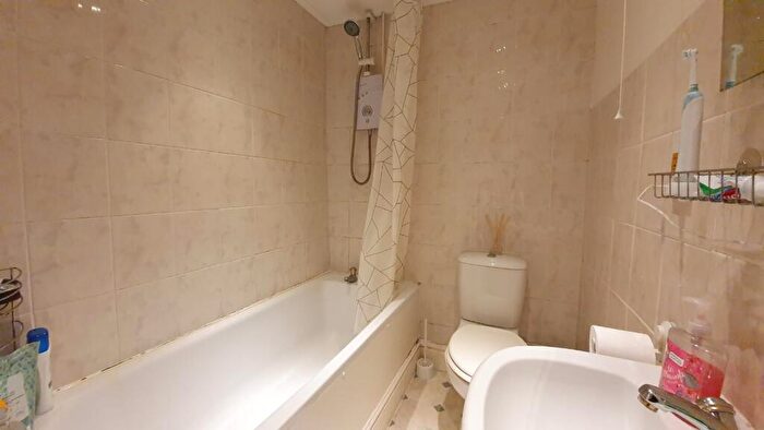 2 Bedroom Flat To Rent In Abbotsford Road, Redland, Bristol, BS6