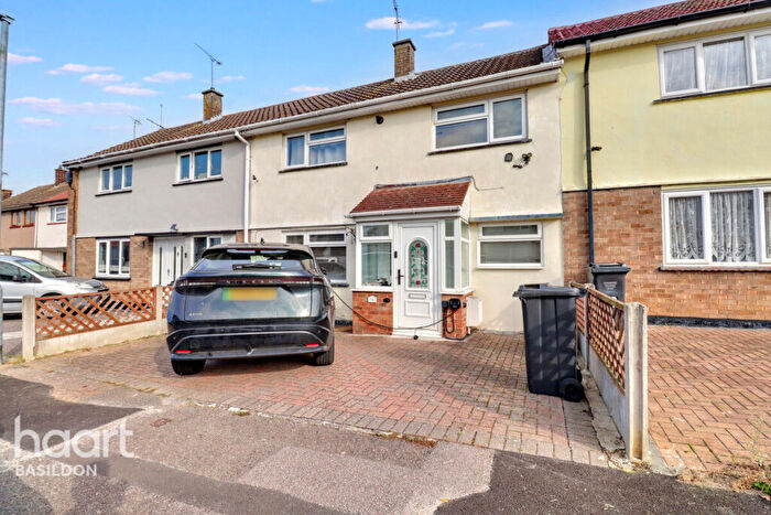 3 Bedroom Terraced House For Sale In Delhi Road, Basildon, SS13