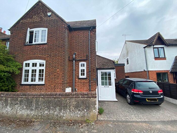 2 Bedroom Cottage For Sale In Radlett Road, St Albans, AL2