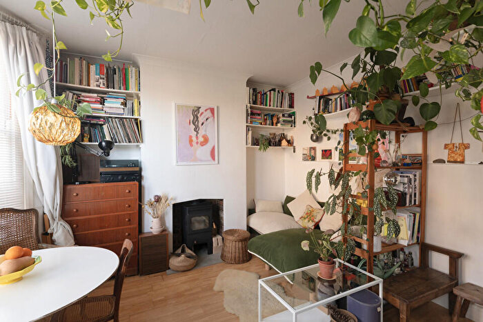 2 Bedroom Flat For Sale In Coleman Road, Camberwell, SE5
