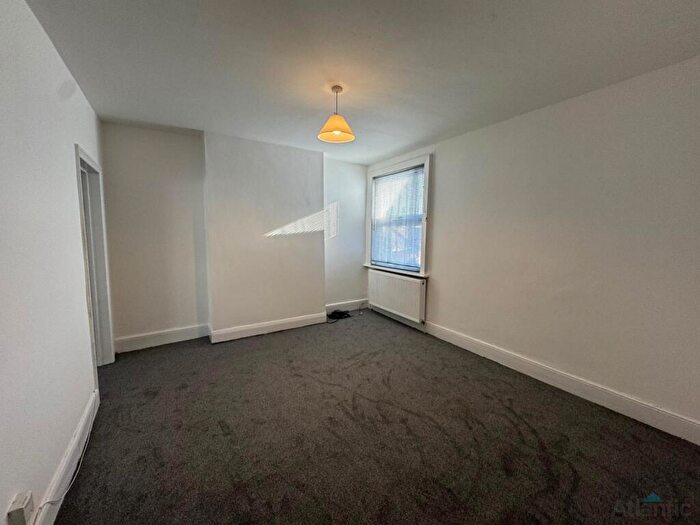 3 Bedroom Flat To Rent In Church Road, Harlesden, NW10