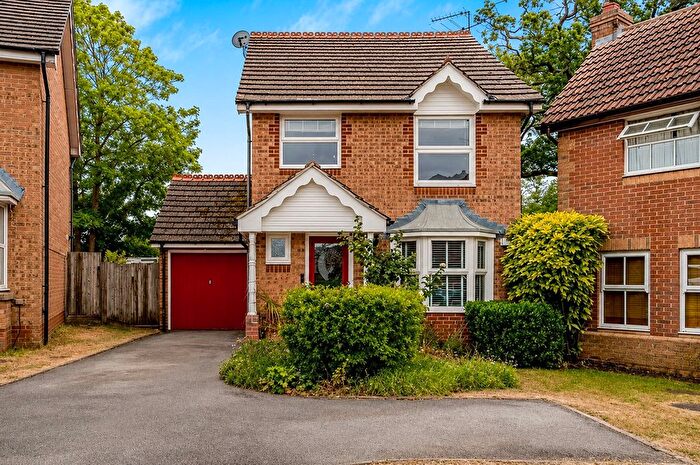 3 Bedroom Detached House For Sale In Cater Gardens, Guildford, Surrey, GU3