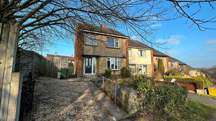 3 Bedroom Town House To Rent In The Bank, Idle, Bradford, BD10