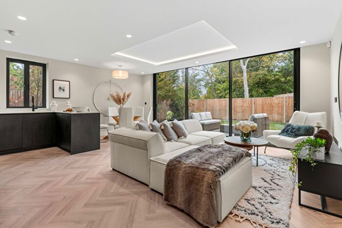 3 Bedroom Flat For Sale In Blenheim Road, High Barnet, Barnet, EN5
