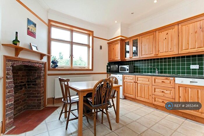 3 Bedroom Flat To Rent In Highland Road, Bromley, BR1