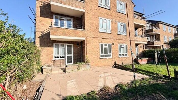 1 Bedroom Flat To Rent In Braintree Road, Dagenham, RM10
