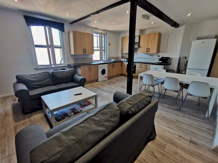 Flat To Rent In Wellington Street, Leicester, LE1