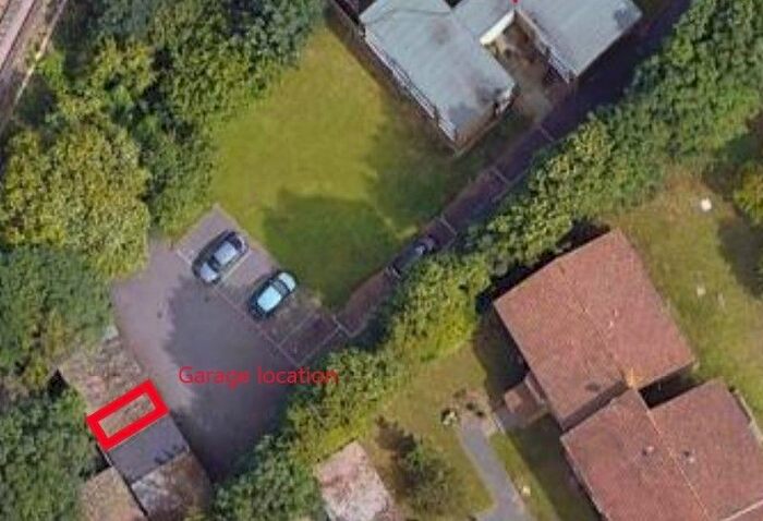 Parking/garage To Rent In Sanderstead Road, Sanderstead, South Croydon, CR2