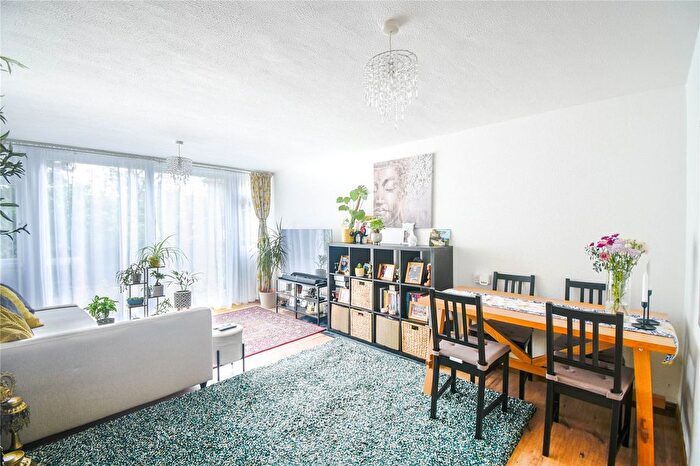 1 Bedroom Maisonette For Sale In Dovedale Close, Harefield, Uxbridge, UB9