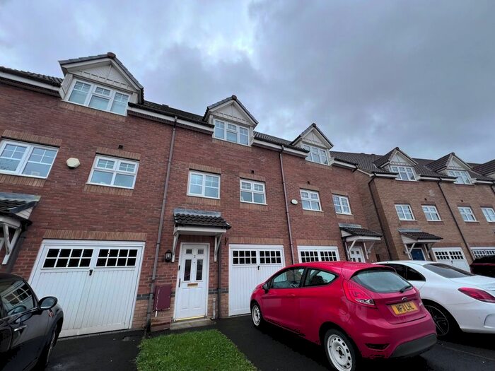 3 Bedroom Mews To Rent In Madison Gardens, Westhoughton, Bolton, BL5