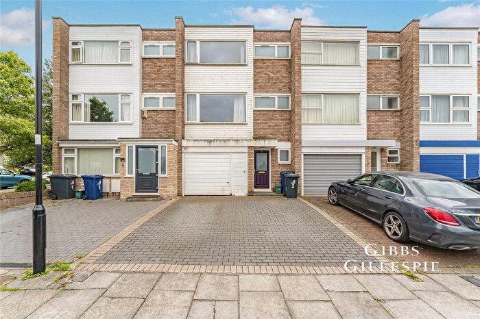 4 Bedroom Town House To Rent In Middlefielde, London, W13