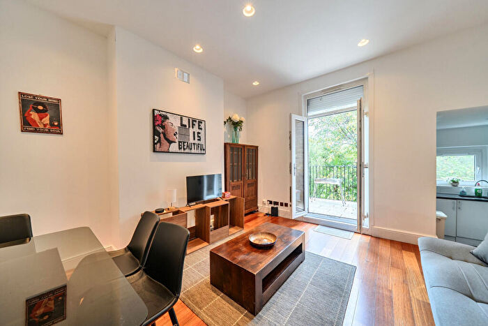 2 Bedroom Flat To Rent In Tufnell Park Road, Tufnell Park, London, N7