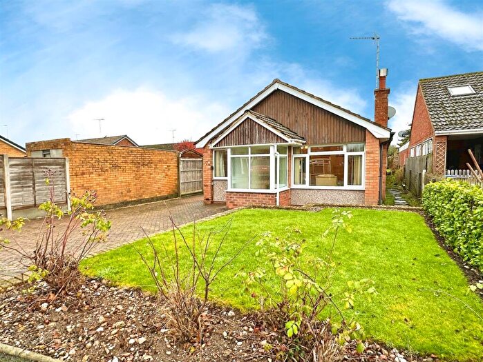 3 Bedroom Detached Bungalow For Sale In Roman Way, Alcester, B49