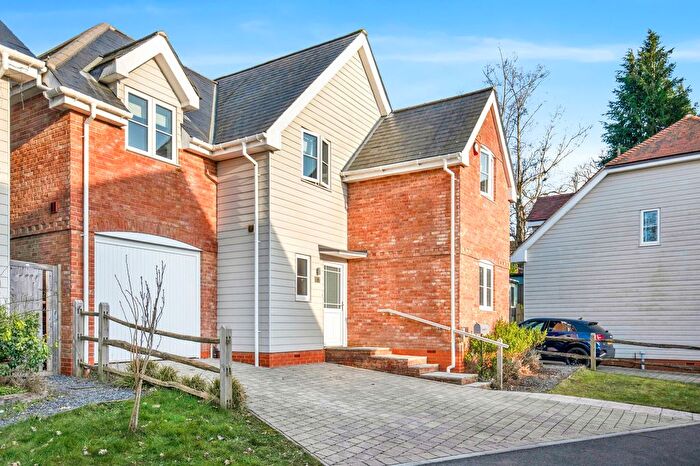 4 Bedroom Detached House For Sale In Perry Way, Four Marks, GU34