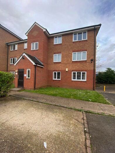 1 Bedroom Flat To Rent In Express Drive, Goodmayes, Ilford, IG3