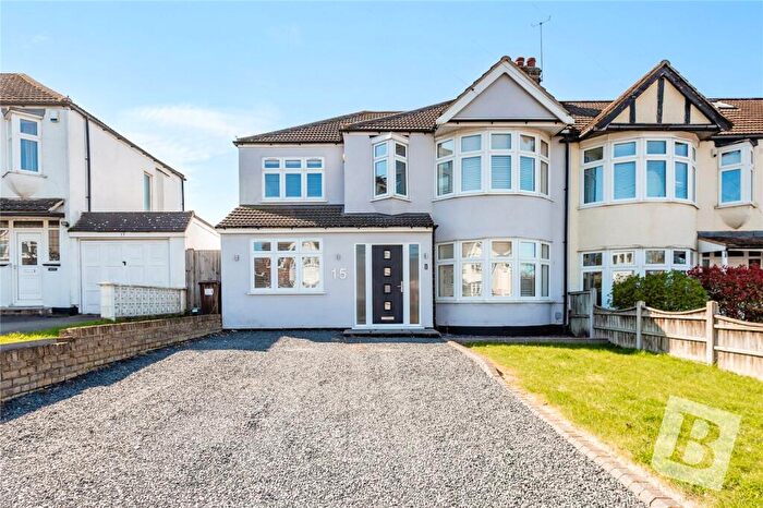 3 Bedroom Semi Detached House For Sale In Mascalls Lane, Brentwood, Essex, CM14