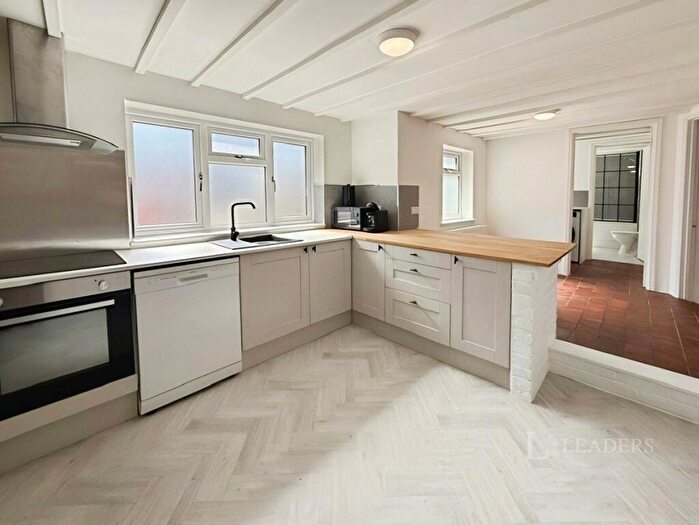 2 Bedroom Flat To Rent In Marlborough Street, SN7
