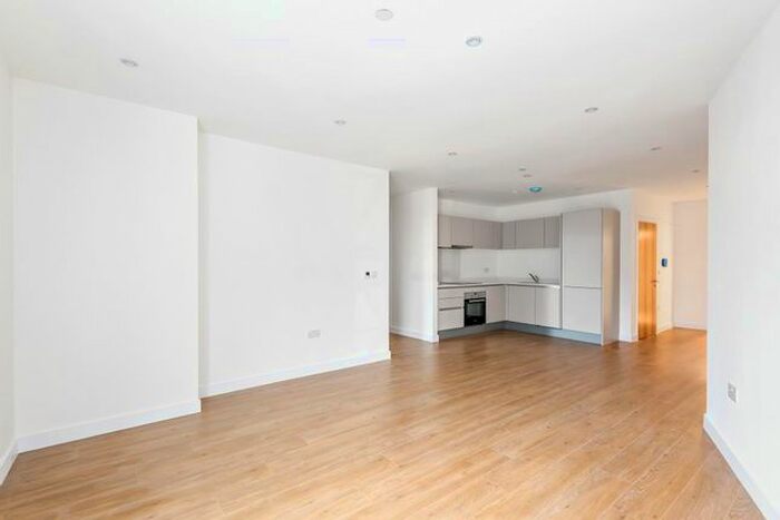 2 Bedroom Flat To Rent In Royal Winchester House, Bracknell, RG12