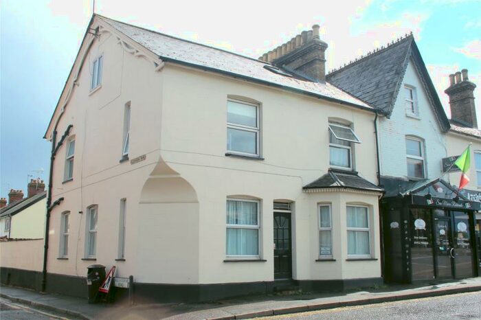 1 Bedroom Apartment To Rent In Station Road, Addlestone, KT15