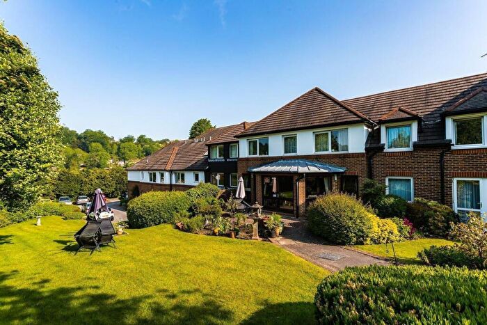 1 Bedroom Flat To Rent In Bedroom Purpose Built Flat In Caterham Valley, CR3