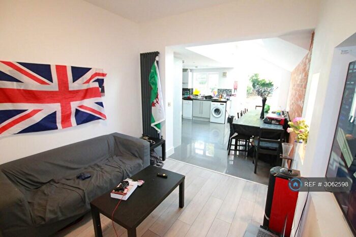 6 Bedroom Detached House To Rent In Donnington Road, Reading, RG1