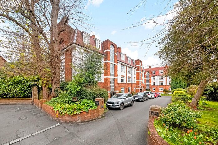 2 Bedroom Flat For Sale In Highland Road, Crystal Palace, London, SE19