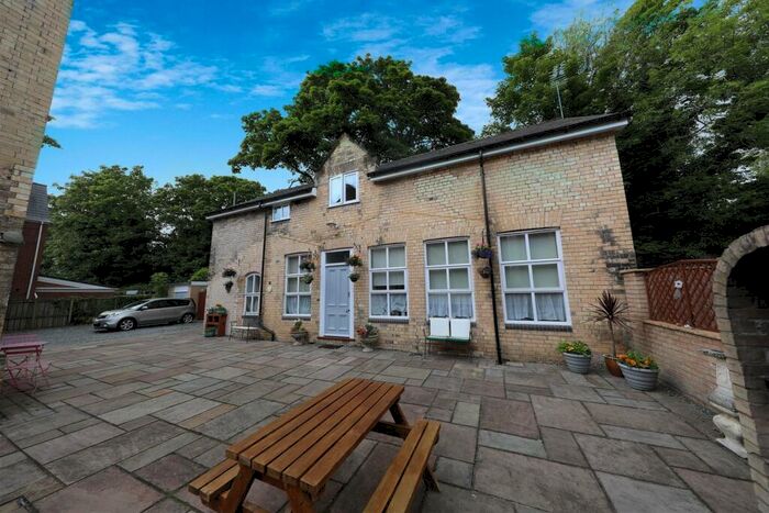 4 Bedroom Block Of Apartments For Sale In Pearson Park, Hull, HU5